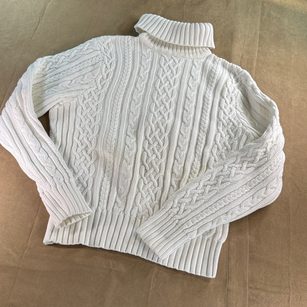 Elegant Women’s Cable Knit Turtleneck Sweater - White